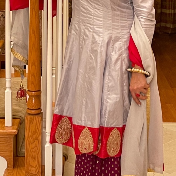 Beautiful Indian/Pakistani frock suit with Patiala shalwar. - Picture 2 of 3
